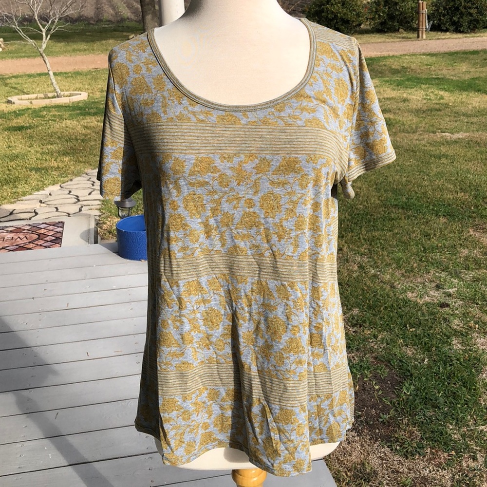 NWOT LuLaRoe Classic T